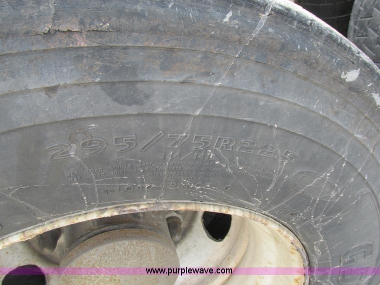 image for item K1395 2007 Freightliner ST120 semi truck