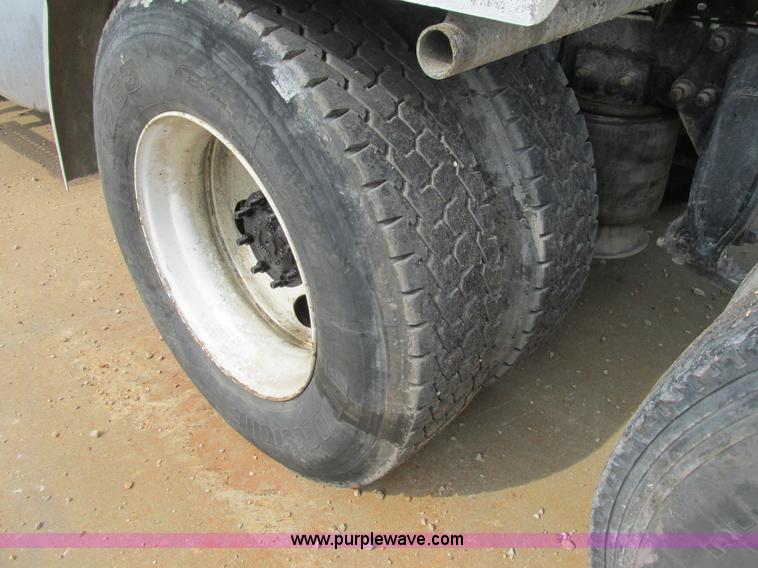 image for item K1395 2007 Freightliner ST120 semi truck