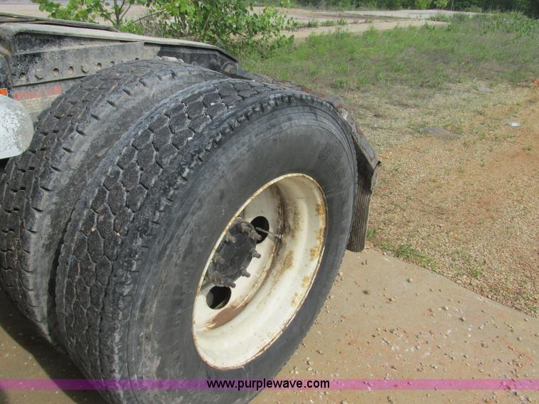 image for item K1395 2007 Freightliner ST120 semi truck