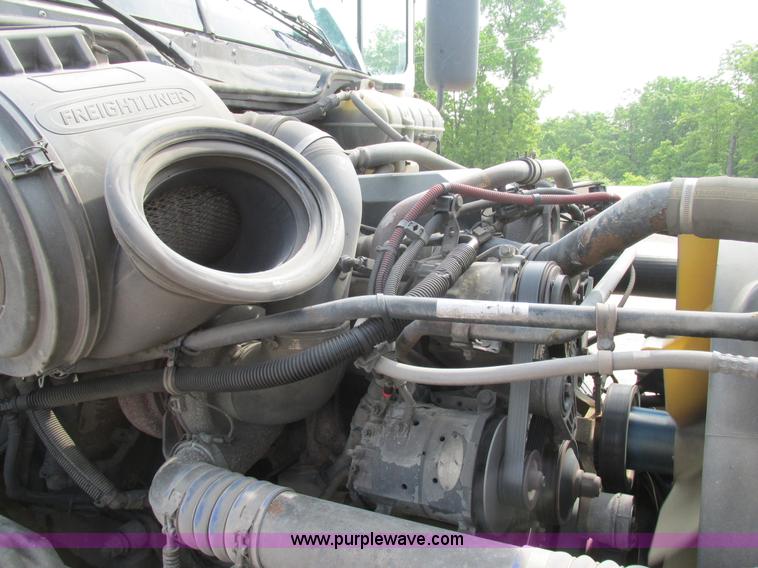 image for item K1395 2007 Freightliner ST120 semi truck