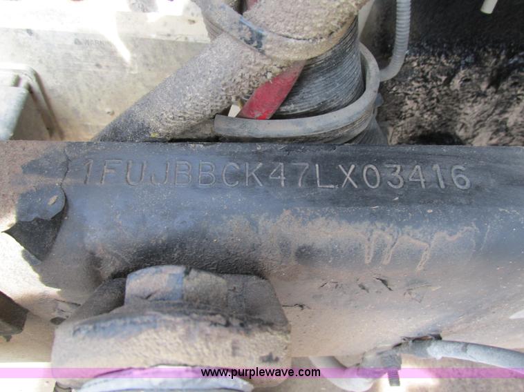 image for item K1395 2007 Freightliner ST120 semi truck