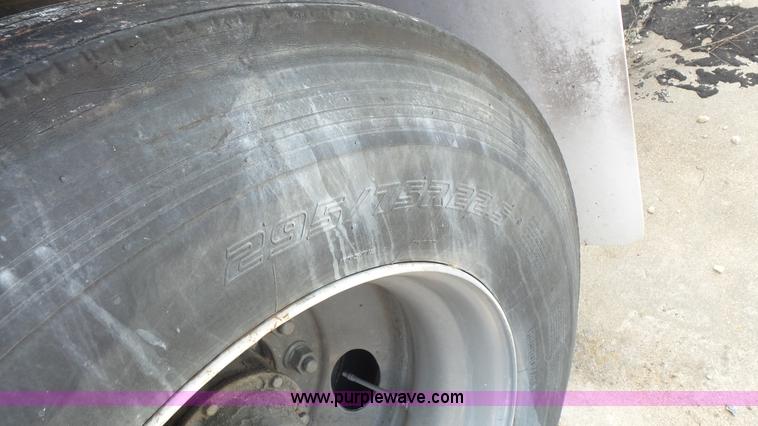 image for item K1410 1999 Fruehauf dry van trailer