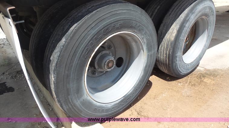 image for item K1410 1999 Fruehauf dry van trailer