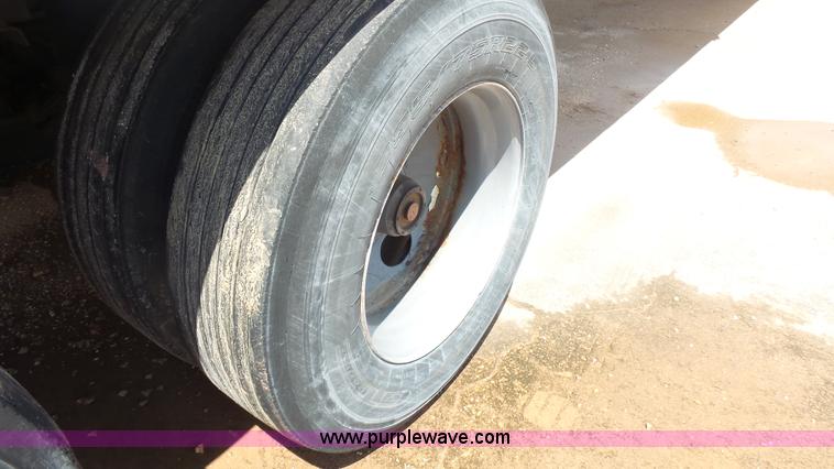 image for item K1410 1999 Fruehauf dry van trailer