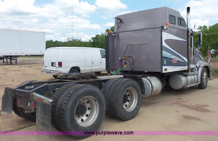 image for item K1413 2007 International 9400i semi truck