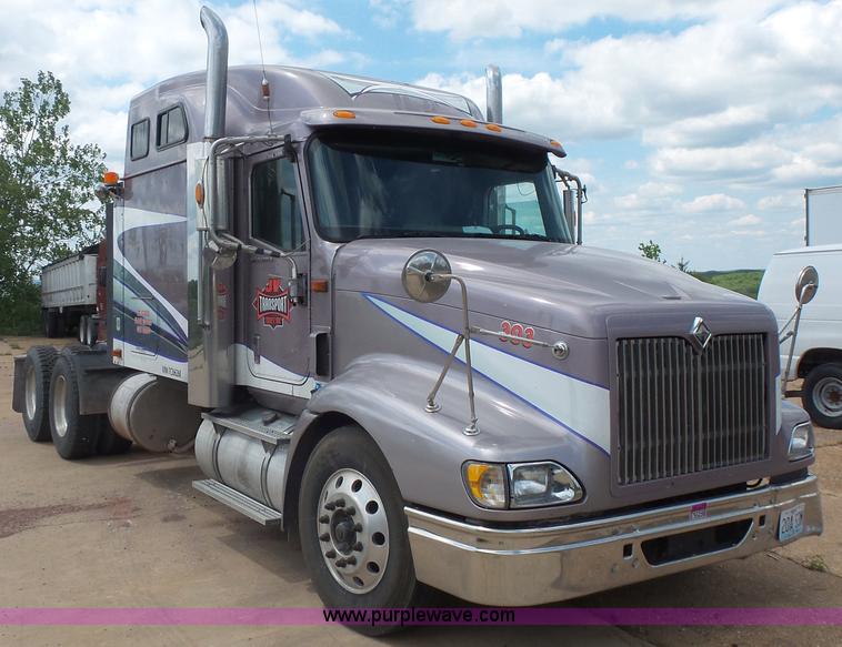 image for item K1413 2007 International 9400i semi truck