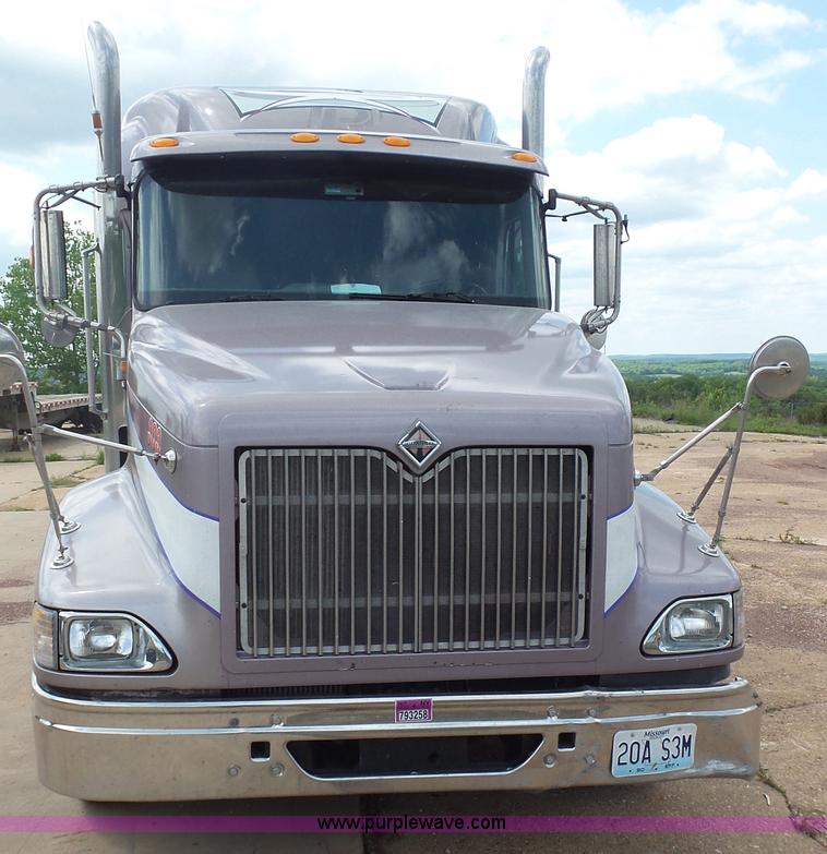 image for item K1413 2007 International 9400i semi truck