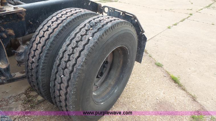 image for item K1413 2007 International 9400i semi truck