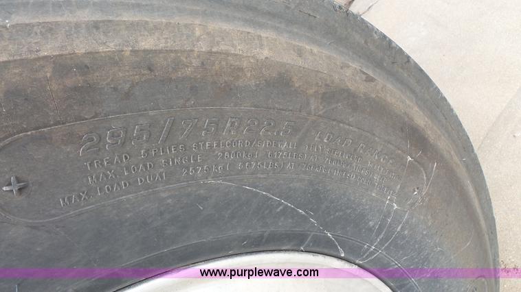 image for item K1413 2007 International 9400i semi truck