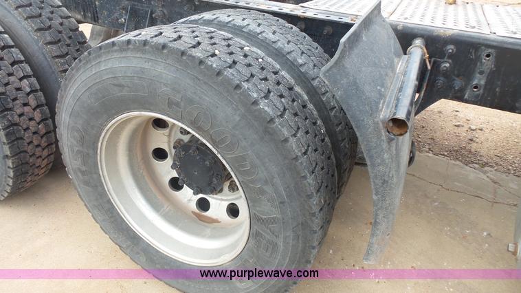 image for item K1413 2007 International 9400i semi truck