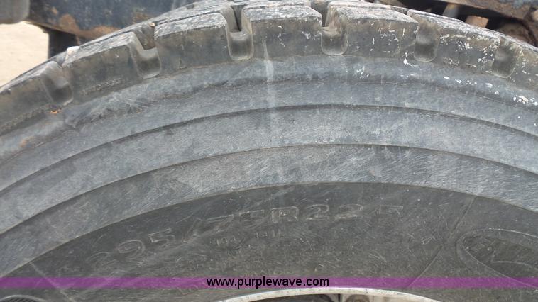 image for item K1413 2007 International 9400i semi truck