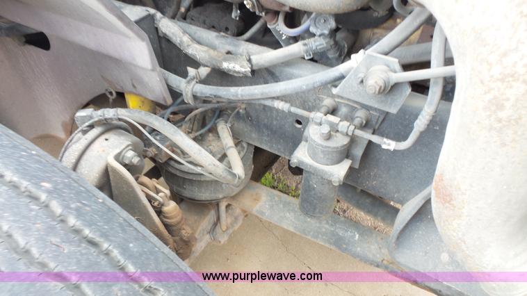 image for item K1413 2007 International 9400i semi truck