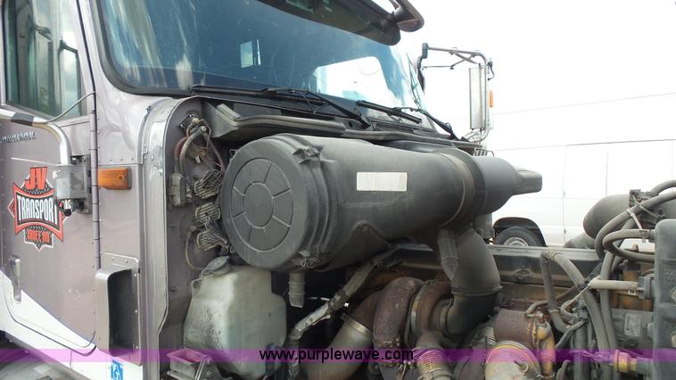 image for item K1413 2007 International 9400i semi truck