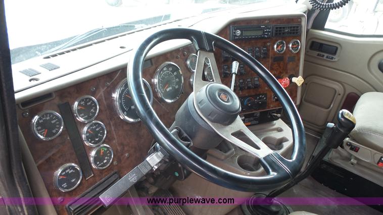 image for item K1413 2007 International 9400i semi truck