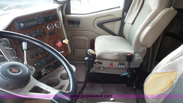 image for item K1413 2007 International 9400i semi truck