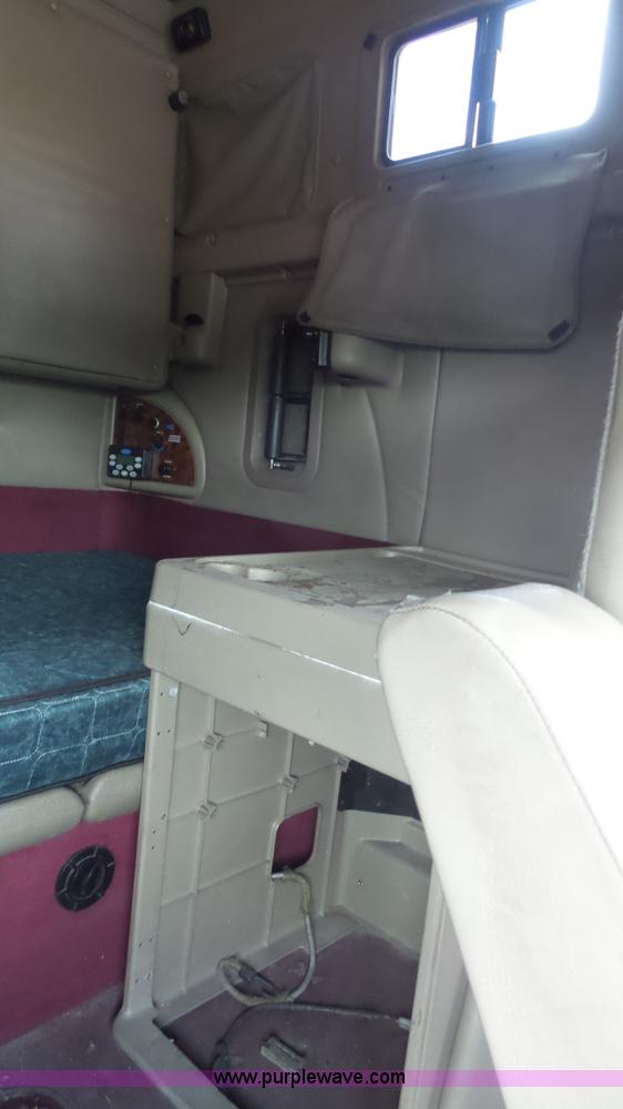 image for item K1413 2007 International 9400i semi truck