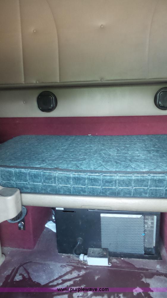 image for item K1413 2007 International 9400i semi truck