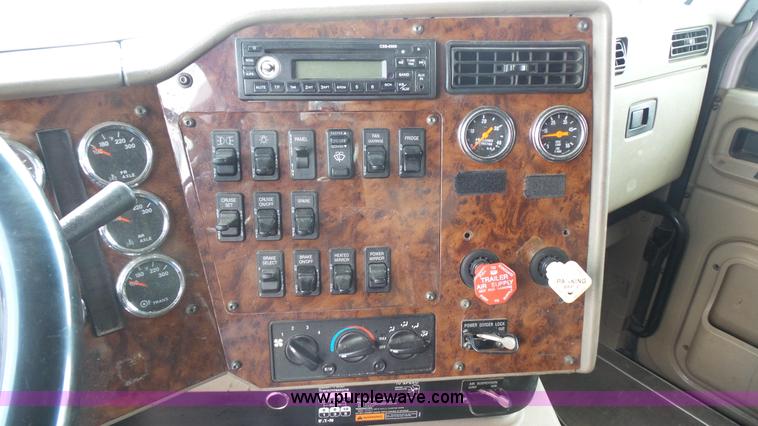 image for item K1413 2007 International 9400i semi truck