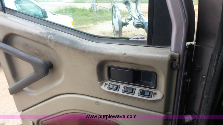 image for item K1413 2007 International 9400i semi truck