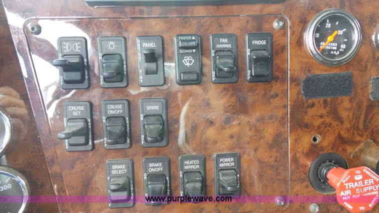 image for item K1413 2007 International 9400i semi truck