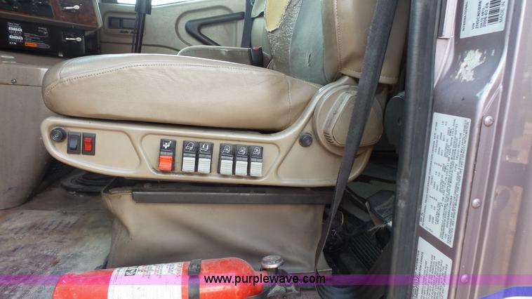 image for item K1413 2007 International 9400i semi truck