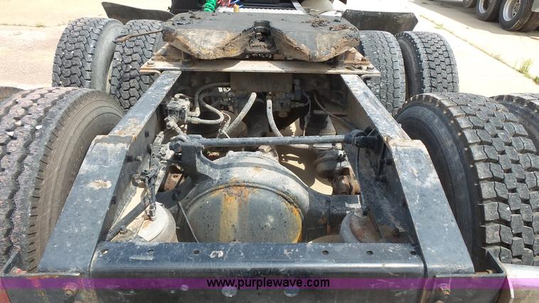 image for item K1413 2007 International 9400i semi truck