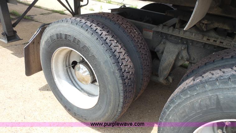 image for item K1415 2009 Freightliner Cascadia semi truck