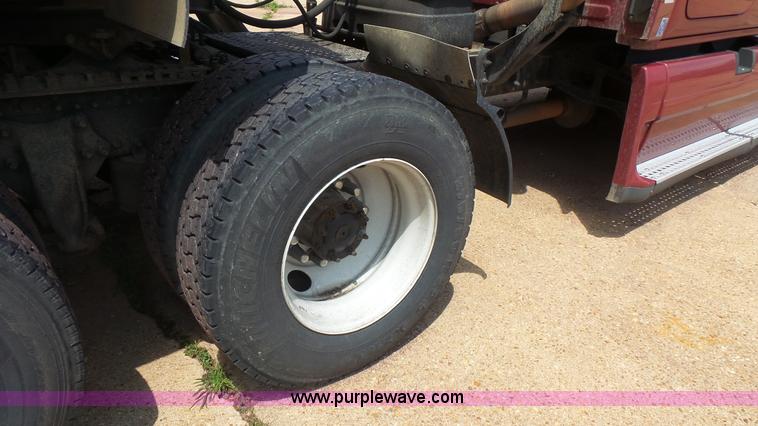 image for item K1415 2009 Freightliner Cascadia semi truck