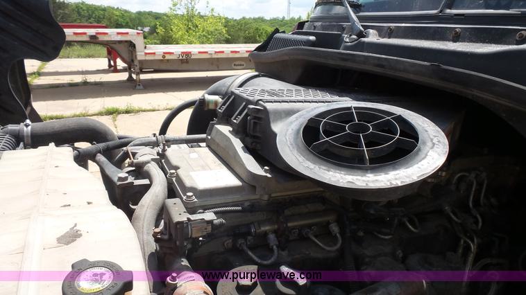 image for item K1415 2009 Freightliner Cascadia semi truck