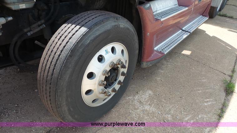 image for item K1415 2009 Freightliner Cascadia semi truck