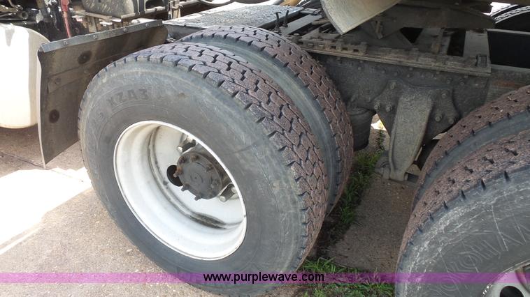 image for item K1415 2009 Freightliner Cascadia semi truck