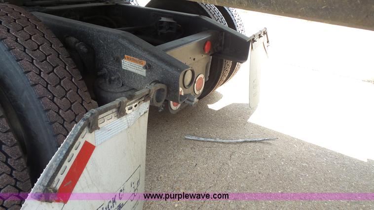 image for item K1415 2009 Freightliner Cascadia semi truck