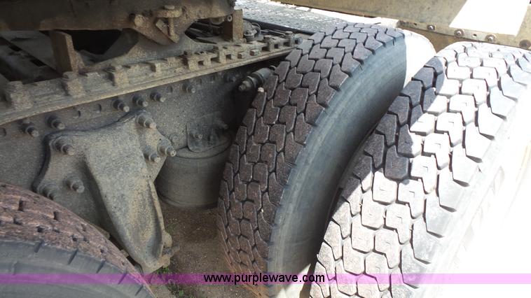 image for item K1415 2009 Freightliner Cascadia semi truck