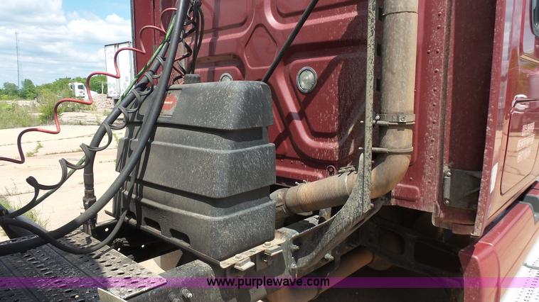 image for item K1415 2009 Freightliner Cascadia semi truck