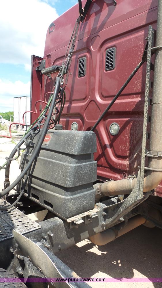 image for item K1415 2009 Freightliner Cascadia semi truck