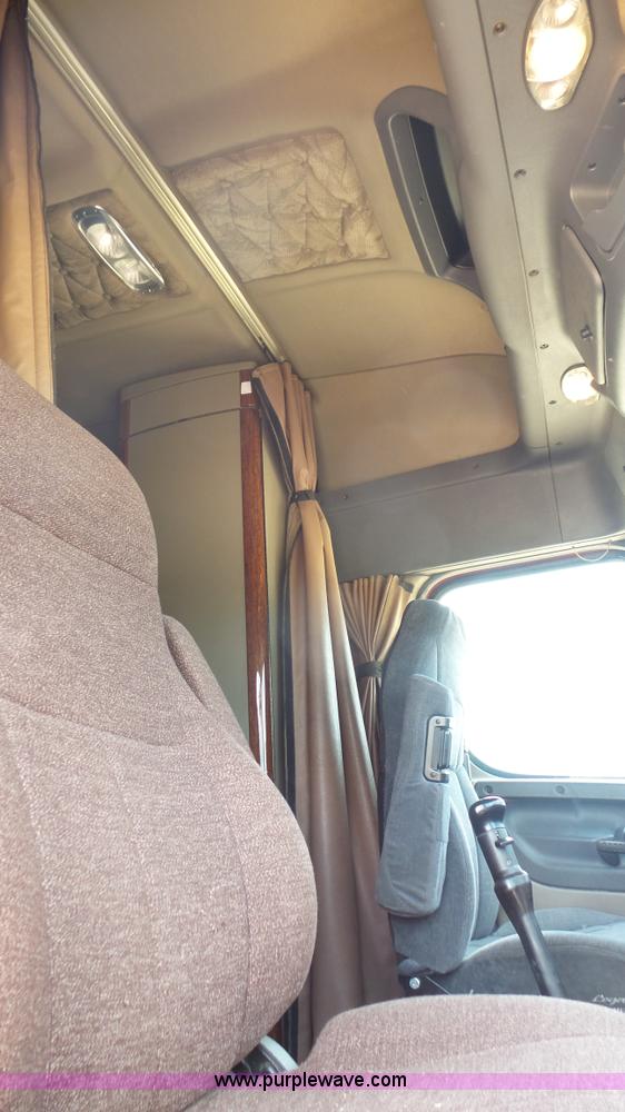 image for item K1415 2009 Freightliner Cascadia semi truck