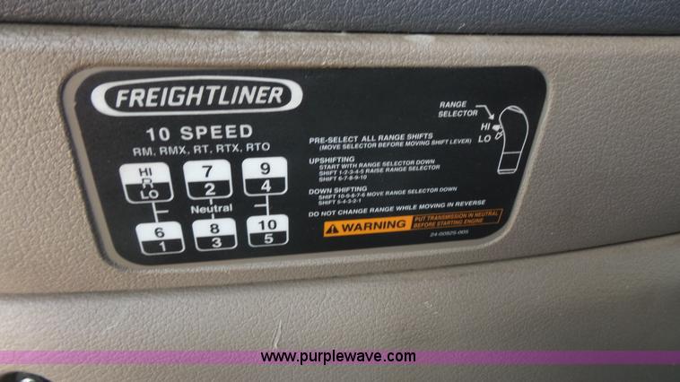 image for item K1415 2009 Freightliner Cascadia semi truck