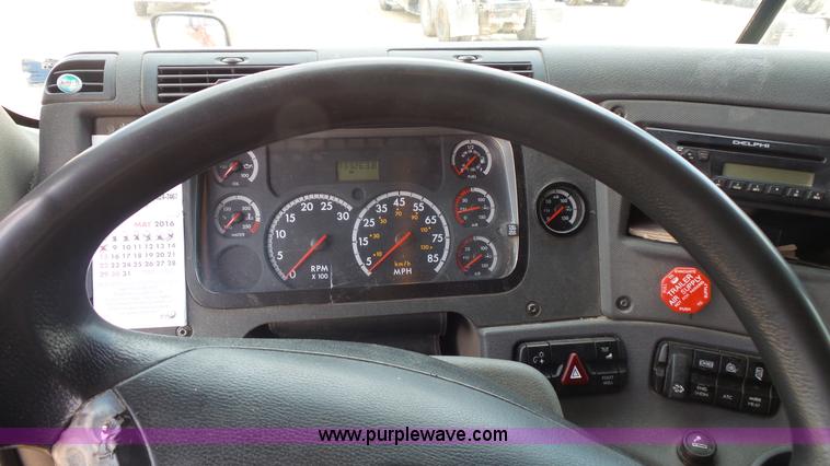 image for item K1415 2009 Freightliner Cascadia semi truck