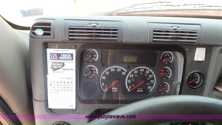 image for item K1415 2009 Freightliner Cascadia semi truck