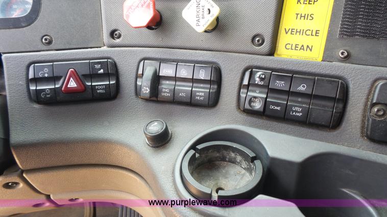 image for item K1415 2009 Freightliner Cascadia semi truck