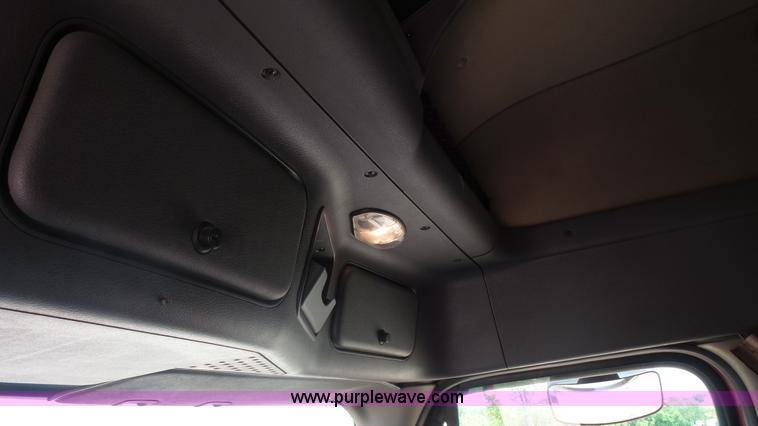 image for item K1415 2009 Freightliner Cascadia semi truck