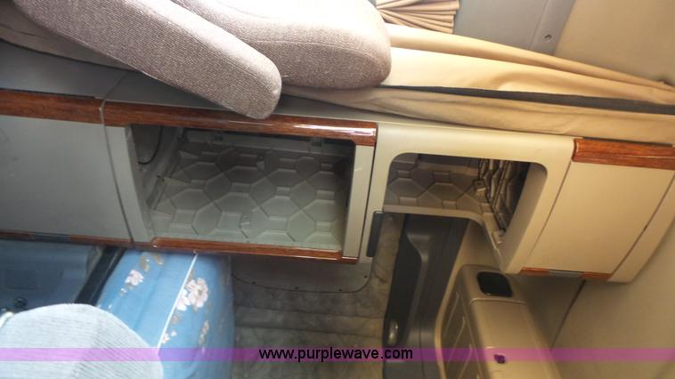 image for item K1415 2009 Freightliner Cascadia semi truck