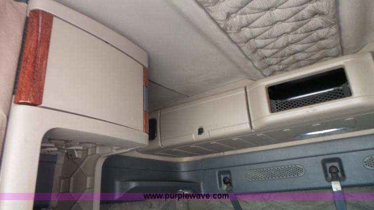 image for item K1415 2009 Freightliner Cascadia semi truck