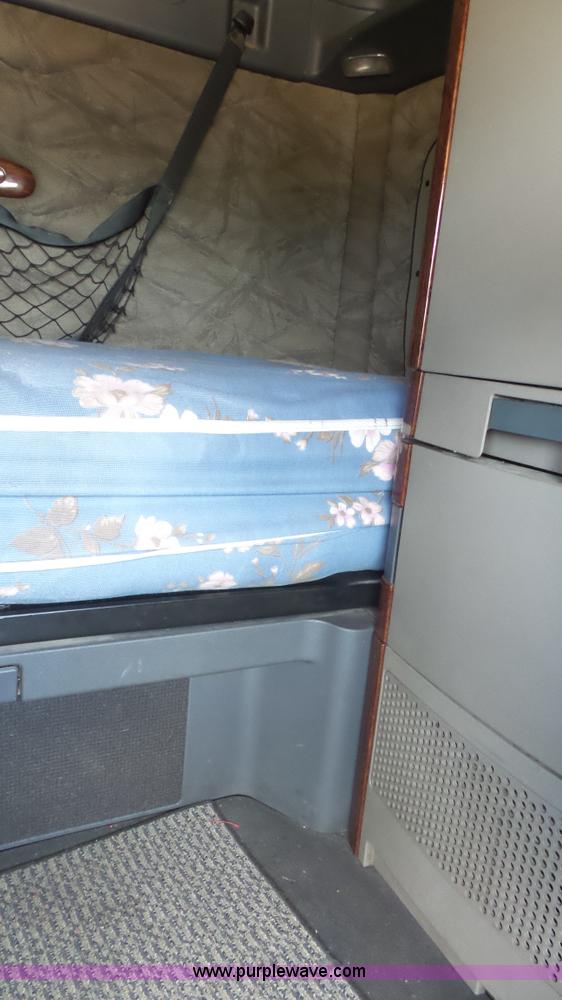 image for item K1415 2009 Freightliner Cascadia semi truck