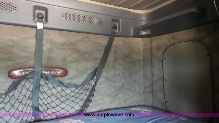 image for item K1415 2009 Freightliner Cascadia semi truck