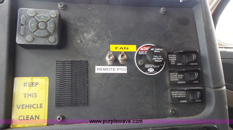 image for item K1415 2009 Freightliner Cascadia semi truck