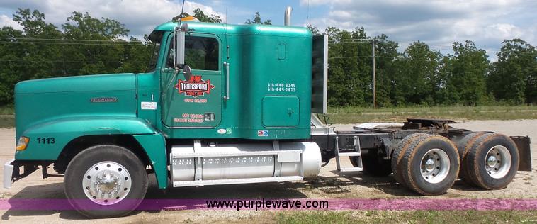 image for item K1418 1990 Freightliner FLD120 semi truck