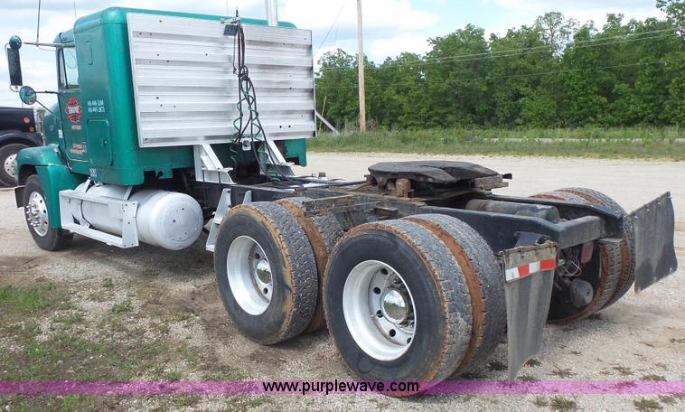 image for item K1418 1990 Freightliner FLD120 semi truck