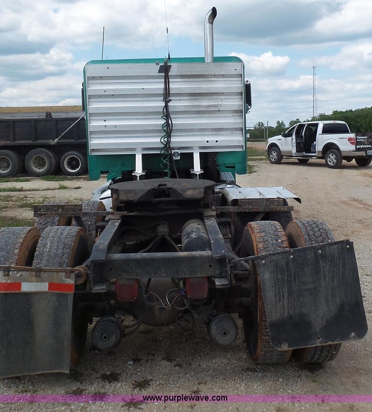 image for item K1418 1990 Freightliner FLD120 semi truck