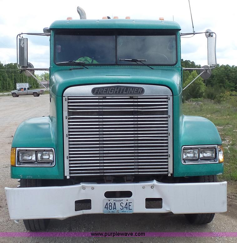 image for item K1418 1990 Freightliner FLD120 semi truck